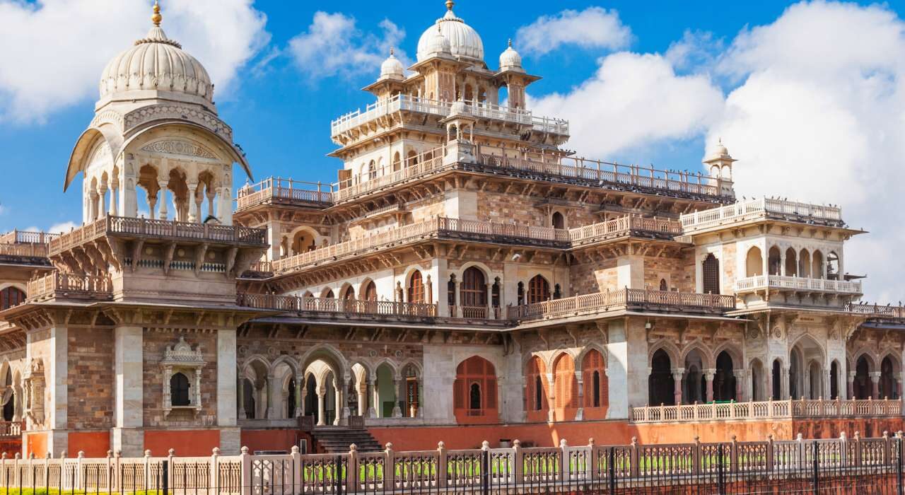 7 days luxury Golden Triangle Tour – Taj Mahal, Jaipur palaces and Delhi landmarks
