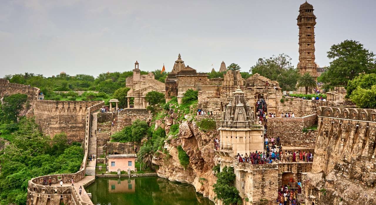 Grand Rajasthan Tour 9 Days showing forts, palaces, and desert landscapes of Jaipur, Jodhpur, Udaipur, and Jaisalmer