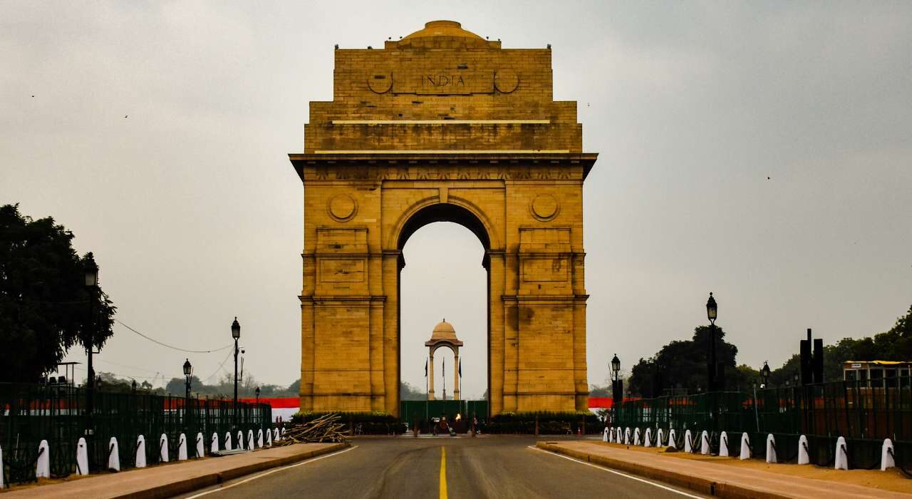 Private Old Delhi and New Delhi tour sightseeing at Jama Masjid and India Gate