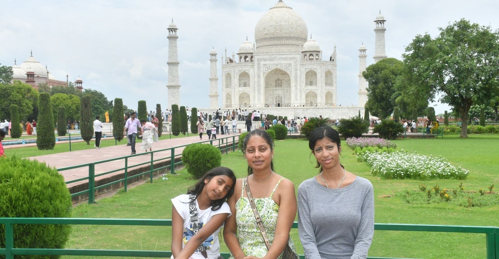 Taj Mahal overnight tour with private cab & hotel