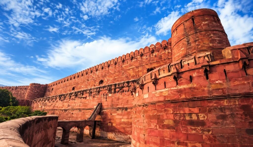 Taj Mahal Luxury Tour Guide (2026): Sunrise Visits, Private Chauffeurs & Mughal Heritage